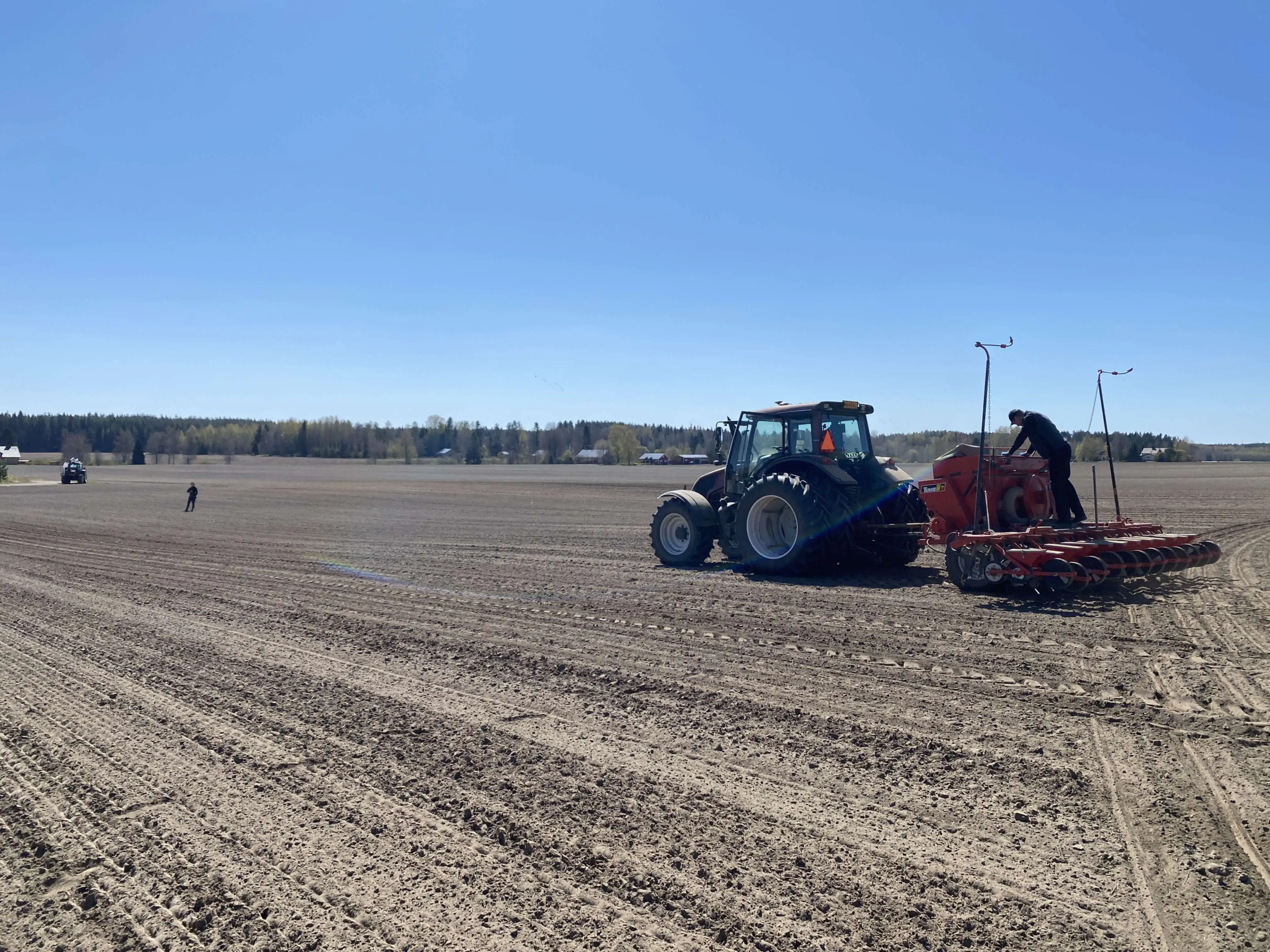 Automatic tractor steering system